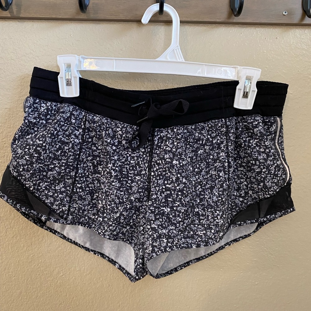 Lululemon Hottie Hot Short Size 4